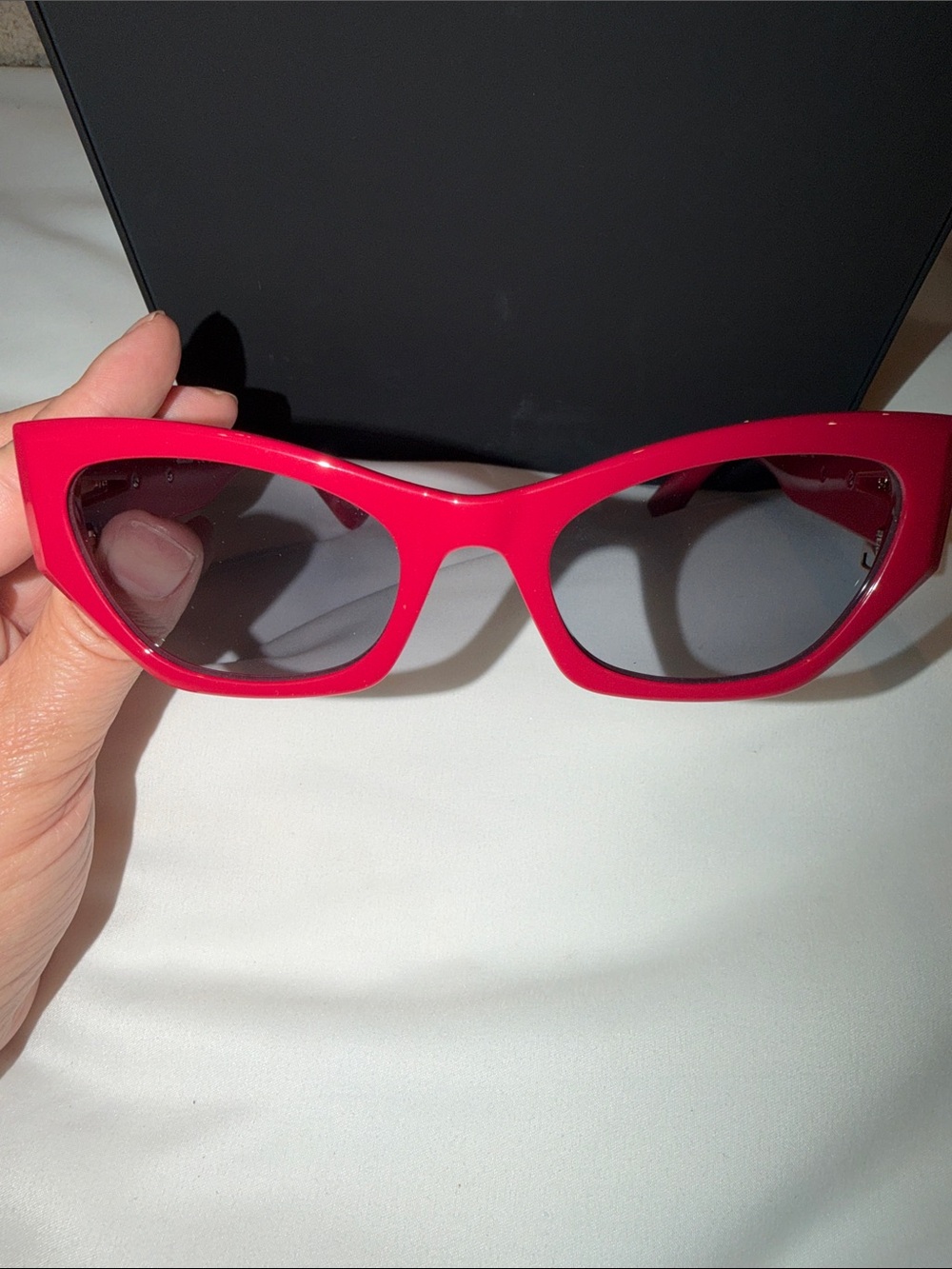 New Moschino MOS159/S Red Cat Eye Gold Zipper Sunglasses with Embossed Case